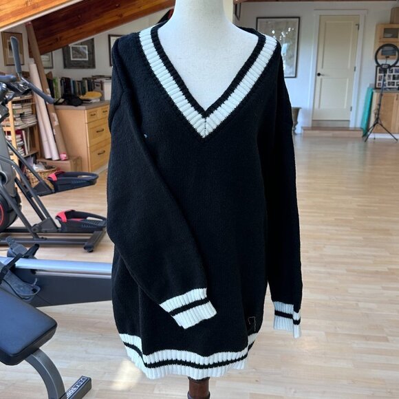 Soft Oversize Black and White Sweater NWOT Large Oversize